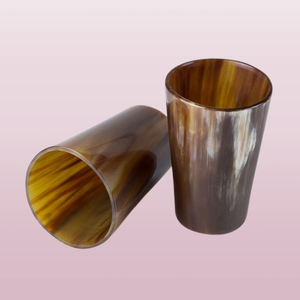 Jarra de cuerno vikingo Premium hecha a mano, taza de diseño personalizable ecológica para amantes del vino, café, cerveza y té - Product Image 1