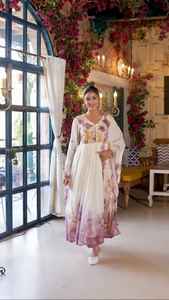 Vestido Largo de Alta Costura con Bordado de Primera Calidad, Silueta Imperio, con Pantalón Inferior y Dupatta a Juego para Fiestas Nocturnas - Product Image 4