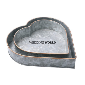 Vajilla Galvanizado Bandeja para servir en forma de corazón Hecho a mano Venta caliente Diseñador Vajilla de lujo Venta al por mayor Bandeja para servir de metal - Product Image 1