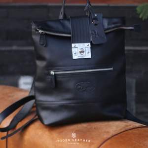 Offre Spéciale sac à dos en cuir Urban Grace élégance minimaliste pour l'explorateur moderne par Djoen cuir fait à la main d'Indonésie - Product Image 2