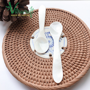 Cuillère de service à caviar faite à la main en nacre blanche naturelle Aidez à profiter pleinement du caviar Taille 10cm - Product Image 2