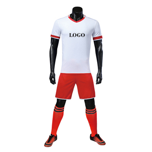 Vêtements de football personnalisés de qualité supérieure en gros, uniforme d'équipe respirant, vêtements de football personnalisables - Product Image 4
