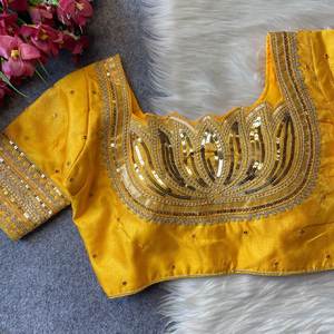 Blusa de Seda de Milán Pesada con Bordado para Bodas a Precio Económico, Fabricante de Moda Femenina de Surat, India - Product Image 4