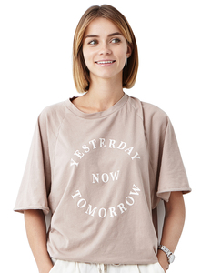 Camiseta informal de talla grande con hombros caídos de dibujos animados para mujer, fibra de bambú 100%, instalaciones de producción a granel ecológicas, Bangladesh - Product Image 3