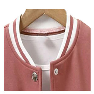 Chaqueta Varsity de Piel de Oveja Genuina Personalizada al por Mayor de Fábrica, Diseño OEM, Transpirable, Resistente al Viento, de Alta Calidad, con Parche Bordado para Hombre - Product Image 2