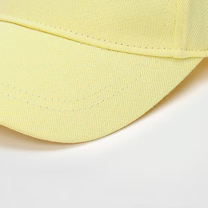 Gorra de béisbol deportiva negra de alta calidad con borde de sándwich blanco - Product Image 2