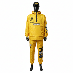 Conjunto de Chaqueta Cortavientos de Poliéster Premium de Talla Grande, 180GSM, Tela Amarillo Vibrante con Logotipo Personalizado por Transferencia de Calor - Product Image 1