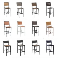Ensemble de tables et chaises de restaurant toutes saisons, chaise de bar commerciale en aluminium, plastique et bois, tabouret de bar noir aspect teck avec accoudoirs