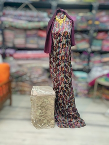 Châle de robe en velours twill jacquard somalien multicolore avec imprimé rayures géométriques brodé rouge et tissu de luxe - Product Image 3