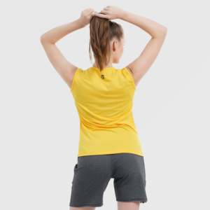 Camiseta Deportiva de Tela Tejida Transpirable en Amarillo Claro - Product Image 2