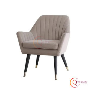 Sofá de sillón gris elegante moderno con respaldo suavemente curvado y reposabrazos Splender Patas de madera negras cónicas para la gracia. - Product Image 4