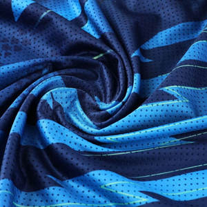 Polo de performance pour homme |   Impression par sublimation géométrique en zigzag bleu et marine |   Haut de sport d'équipe respirant et évacuant l'humidité - Product Image 6