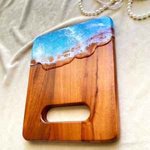 Tabla de Cortar de Madera de Resina Natural, Hecha a Mano con Madera de Acacia y Mango, Diseñada para Tareas Diarias de Cocina - Product Image 3