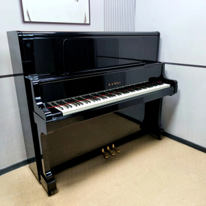 Piano droit KAWAI US5X fabriqué au Japon, noir, son puissant, longue tenue, mécanisme à marteaux robuste importé. - Product Image 1