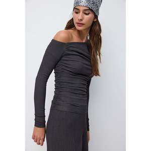 Chemise élégante pour femmes en satin, taille XL, style décontracté, chemise de bureau avec logo brodé, hauts colorés pour femmes - Product Image 3