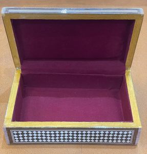 Boîte à bijoux en bois artisanale égyptienne Sultana en nacre – Organisateur de bibelots incrusté de mosaïque (8x5x2,2 po) - Product Image 2