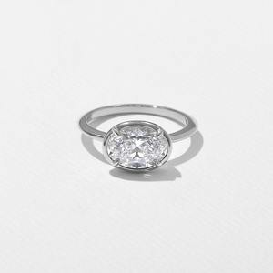 Bague Moissanite de 2 carats plaquée or 10 carats de qualité supérieure coupe ronde VVS2 luxe unisexe en vente en gros - Product Image 4