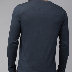 Ensemble de t-shirts polo pour hommes de la meilleure qualité Logo personnalisé Tissu confortable et respirant Dernier design Fabriqué au Pakistan à vendre - Product Image 3