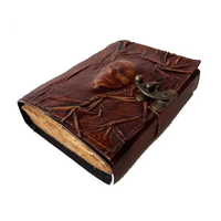 Carnet en cuir fait main Grimoire Visage Horreur avec fermoir en C, 200 pages à bords festonnés, Livre des Ombres. Cadeau idéal pour toutes les occasions