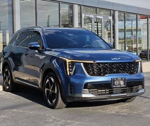 Kia Sorento Híbrido SX Prestige AWD 2025 Azul Usado, con Poco Kilometraje, Asientos de Tercera Fila, Arranque Remoto y Asientos de Cuero - Product Image 1
