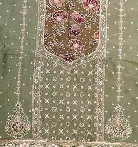 Costumes en soie non cousue brodés à la main de style traditionnel indien de créateur moderne - Product Image 3