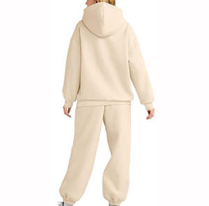 Conjunto deportivo de dos piezas para mujer, sudadera con capucha informal y pantalones deportivos con impresión de logotipo personalizado para suministro al por mayor - Product Image 4