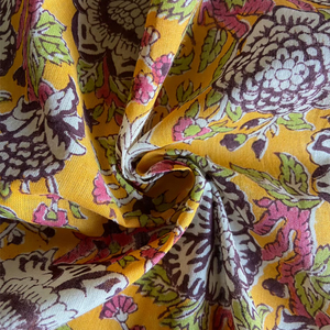 Tela de Algodón Estampada a Mano con Diseño Floral Mughal en Amarillo Mostaza |   Textil Indio Premium - Product Image 1
