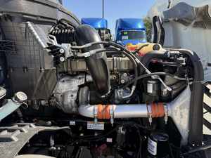 รถบรรทุก Cascadia 126 Sleeper ปี 2021 มือสอง สภาพพร้อมใช้งาน สะอาด พร้อมส่งออก - หลังคาสูง 455 แรงม้า เกียร์อัตโนมัติ Dt12 12 สปีด - Product Image 5