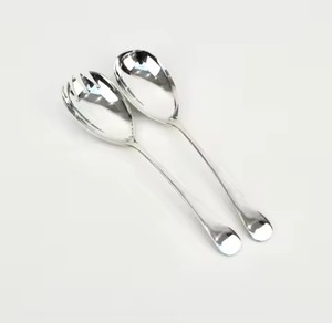 Serveur à salade en acier inoxydable avec finition argentée brillante pour les restaurants et les foyers - Product Image 4