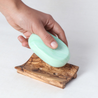 ArtisRaw Porte-savon/Plateau en bois moderne fait main et portable – Écologique en bois d'olivier avec finition chromée intégrée pour salle de bain