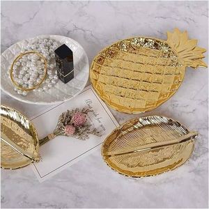 Bandejas de servicio de diseño único y moderno hechas de metal con vajilla de cocina de color dorado, bandejas de uso para hoteles en casa - Product Image 6