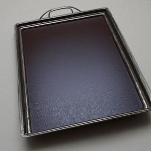 Bandeja de cuero hecha a mano con estructura resistente y aspecto elegante, Perfecta para servir con estilo o para organizar el escritorio - Product Image 5