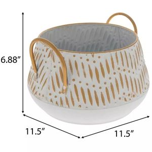 Maceta decorativa de metal Acabado lavado en blanco, ideal para una decoración moderna con su silueta elegante y tono dorado rico y radiante - Product Image 1