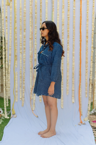 Vente en gros Mini robe décontractée à manches courtes pour femmes Col haut Boutonné Dentelle Décoration Design personnalisé Lavable Taille naturelle - Product Image 5