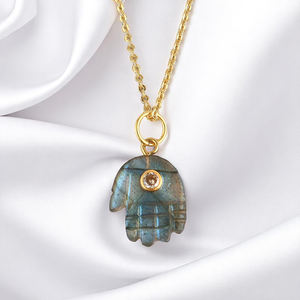 Nouveau porte-bonheur Hamsa sculpté à la main pierre pendentif à breloque collier pierre précieuse naturelle pendentif spirituel Double pierre breloque en gros - Product Image 4