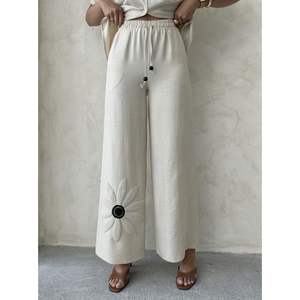 ชุดกางเกงลายดอกไม้สำหรับผู้หญิง - Product Image 5