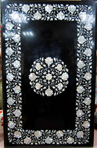 Dessus de table élégant et moderne en marbre noir pour bar ou salle à manger Superbe design d'intérieur disponible à la vente - Product Image 4