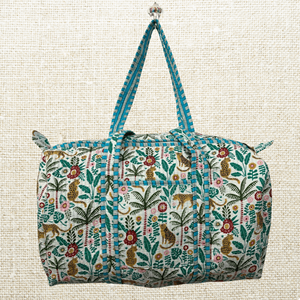 Grands sacs de sport à motifs floraux en coton Sacs de week-end en tissu matelassé imprimés en blocs pour femmes Cadeaux de vacances Cadeaux de voyage colorés faits à la main - Product Image 4