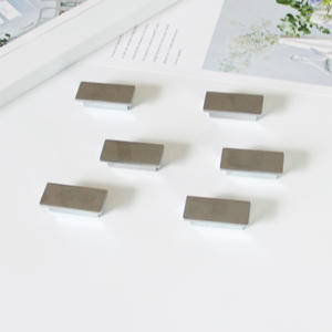 Poignées d'armoire modernes en alliage de zinc Forme rectangulaire Finition chromée polie Boutons de tiroir de meuble - Product Image 6