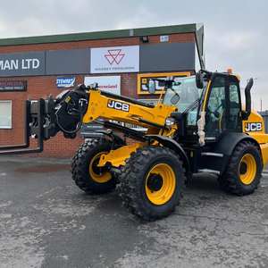 Chargeuse-pelleteuse JCB 4CX puissante, modèle 2023, capacité de 200 tonnes, conçue pour les tâches industrielles, prix fiable, livraison rapide - Product Image 1