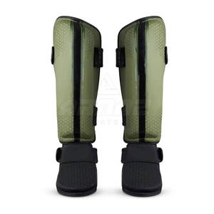 Espinilleras de boxeo con logotipo personalizado para palos y marca personal Espinilleras duraderas con costuras reforzadas - Product Image 2