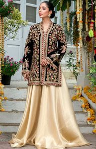 2025 @ Robe longue Kurta & Lehenga indienne/pakistanaise élégante pour femme avec belle Dabka ornée, pierre, Resham, perles fonctionnent - Product Image 2