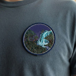 Patch brodé personnalisé de qualité supérieure, à coudre, en tissu polycoton léger et écologique pour vêtements, vestes, chapeaux, sacs - Product Image 2