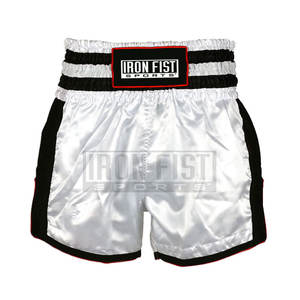 Venta al por mayor de satén ligero de secado rápido transpirable de los hombres ropa de artes marciales Muay Thai pantalones cortos logotipo frontal para el entrenamiento de Kickboxing - Product Image 1