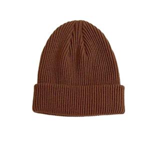 Bonnet rayé en coton 100% personnalisable pour homme, chapeau d'hiver confortable avec impression de logo, design d'image élégant pour les voyages - Product Image 1