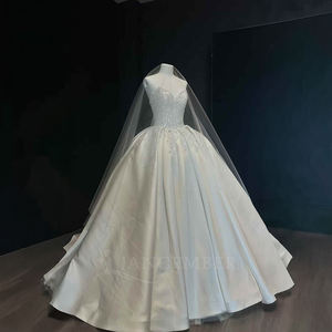 Robes de mariée élégantes et modernes NT100 en satin, dentelle florale et cristaux, coupe Empire, pour femmes - Product Image 2