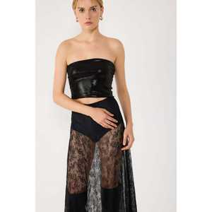 เสื้อครอปเกาะอกผ้าสีดำเงา - Product Image 1