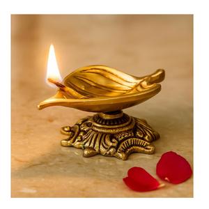 Diya d'huile en laiton en gros de qualité supérieure pour la fabrication pour la vente en gros de laiton doré antique traditionnel profond - Product Image 3