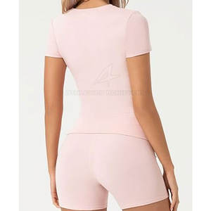 Short de gym avec logo personnalisé pour femmes, options de taille plus, chemise à motif solide en matériau durable de style le plus récent pour l'extérieur - Product Image 2