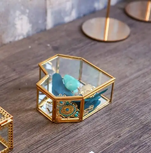 Joyero de hierro y vidrio de metal personalizable en forma de corazón para almacenar de forma segura sus piezas valiosas - Product Image 4